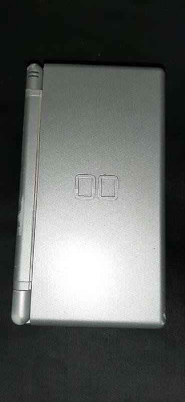 Nintendo DS Grey lots of scratches + 9 games