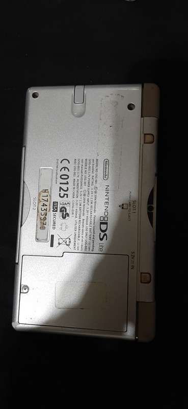 Nintendo DS Grey lots of scratches + 9 games