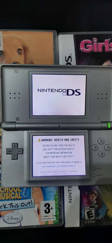 Nintendo DS Grey lots of scratches + 9 games