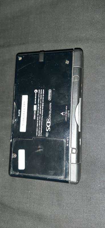 Nintendo DS Black lots of scratches + 8 games