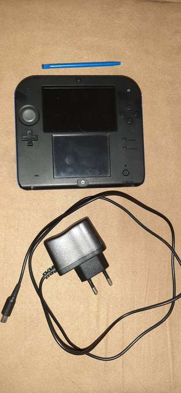 Nintendo 2DS Black and blue with 2 games