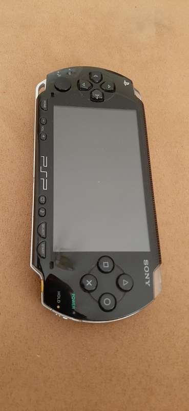 PSP Black console ( works 100% has a dirt speck in the screen)
