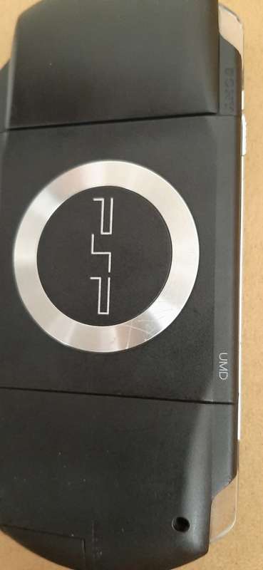 PSP Black console ( works 100% has a dirt speck in the screen)