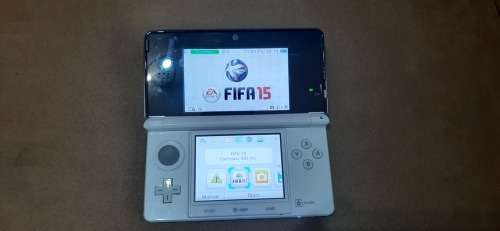 Nintendo 3DS White with 4 games ( no stylus)