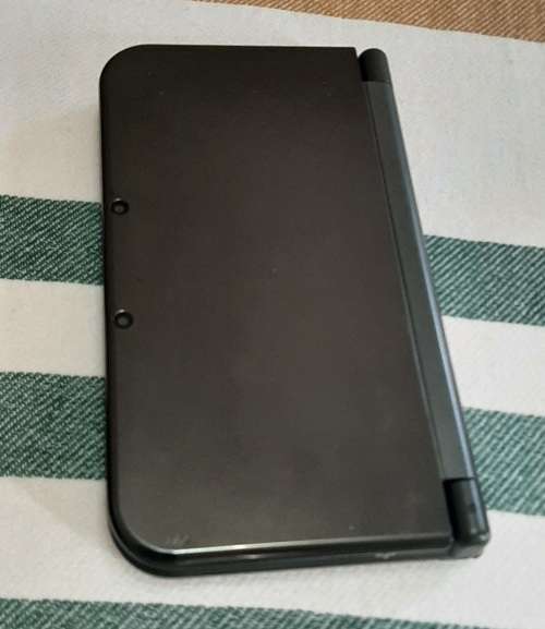 Nintendo New 3DS XL ( Good condition)