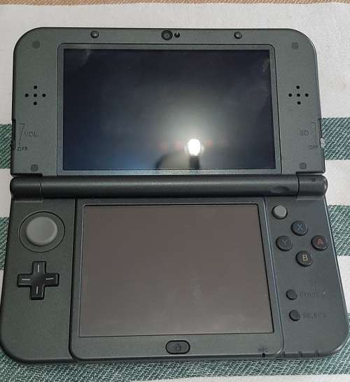 Nintendo New 3DS XL ( Good condition)