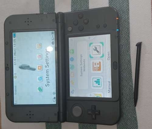 Nintendo New 3DS XL ( Good condition)