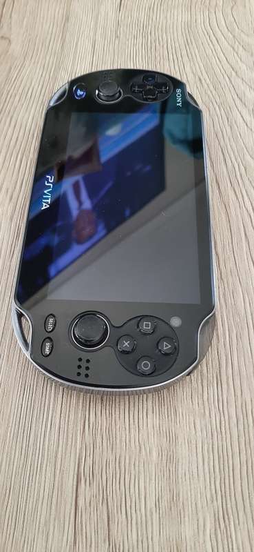 PS Vita 1001 ( one onboard game and one physical game)