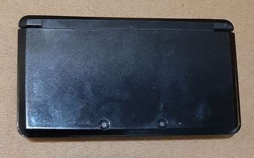 Nintendo 3DS ( Very Good Condition) + 3 Games