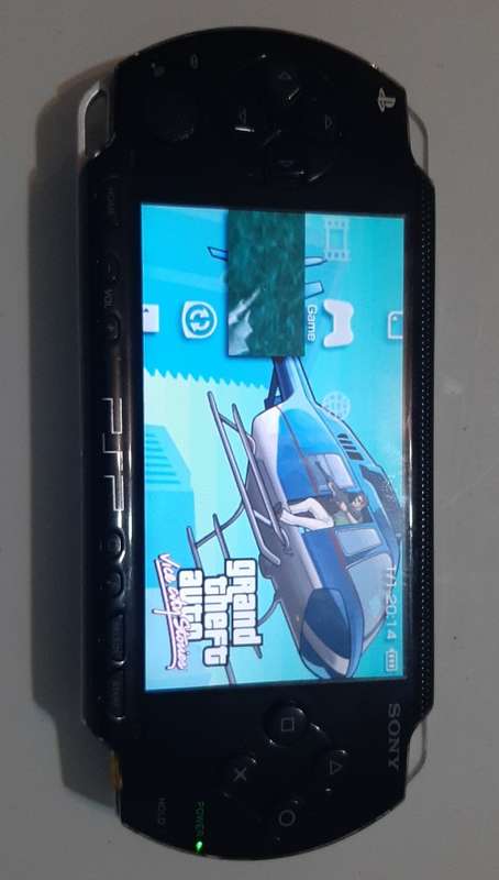 PSP 1000 ( Very Good Condition + 6 Games)