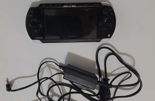 PSP 1000 ( Very Good Condition + 6 Games)