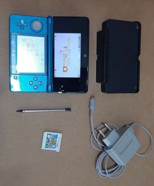 Nintendo 3DS ( Very Good Condition with 5 games