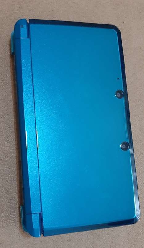 Nintendo 3DS ( Very Good Condition with 5 games