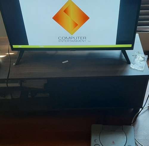 Playstation 1 ( turns on but does not read discs)