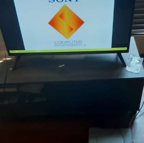 Playstation 1 ( turns on but does not read discs)