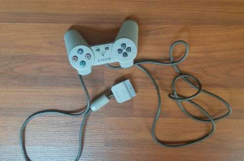 Playstation 1 ( turns on but does not read discs)