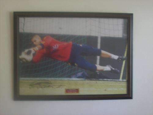 Autographed photo of Victor Valdes Spanish coalkeeper Fifa Word Cup 2010