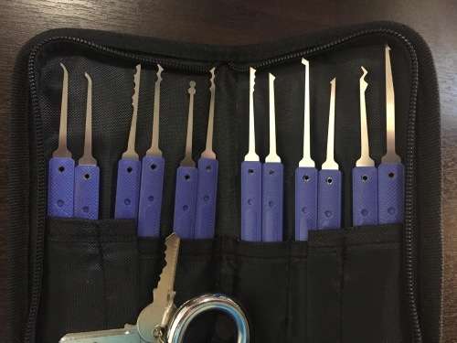 Complete lock-picking set with practice lock