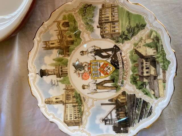 A Vintage Peter Jones "The Barnsley Plate" Wall Plate 20cm