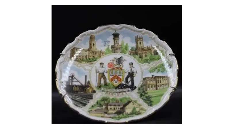A Vintage Peter Jones "The Barnsley Plate" Wall Plate 20cm