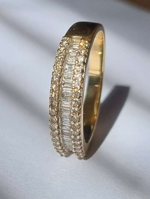 9ct YELLOW GOLD DIAMOND ETERNITY RING