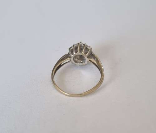 9ct YELLOW GOLD CLUSTER RING