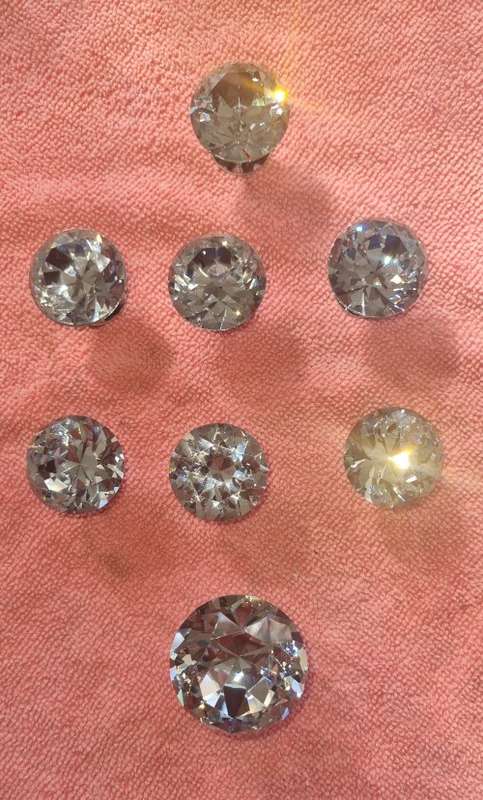 LOT OF 8 STUNNING CRYSTAL CUPBOARD/DRAWER HANDLES.