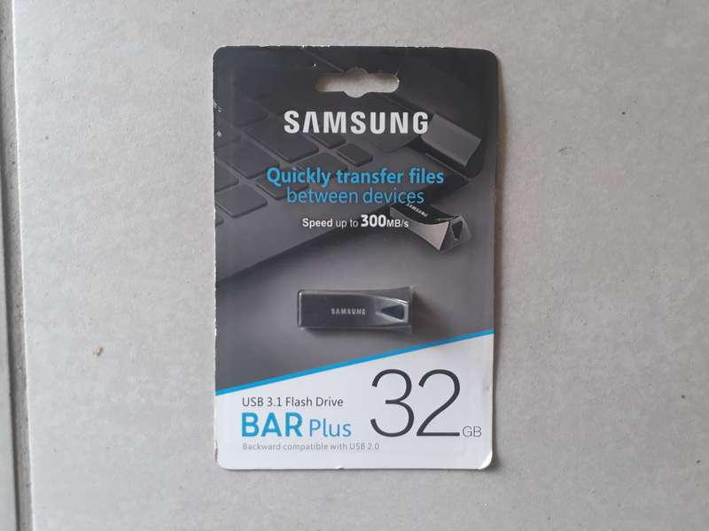 32GB Samsung Flash Drive