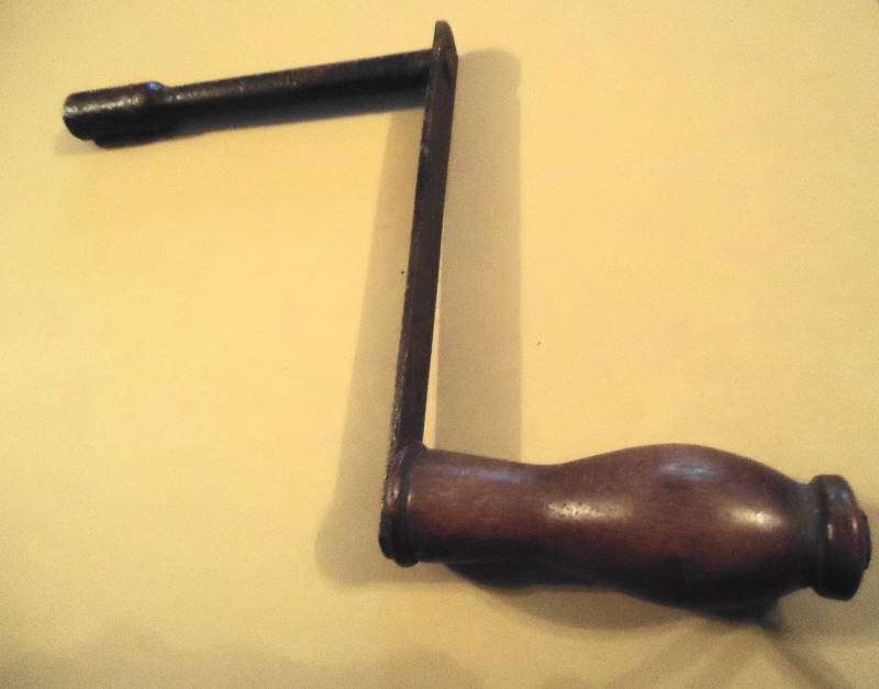 TABLE CRANK - TO OPERATE ANTIQUE EXTENDABLE TABLE