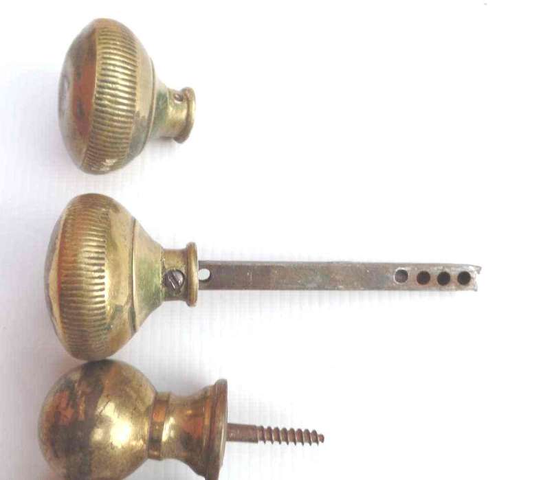 VINTAGE DOOR KNOBS