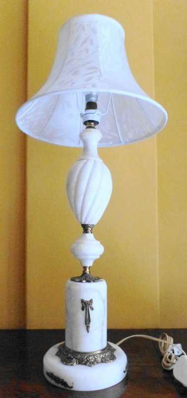 VINTAGE SOLID BRASS AND MARBLE TABLE LAMP