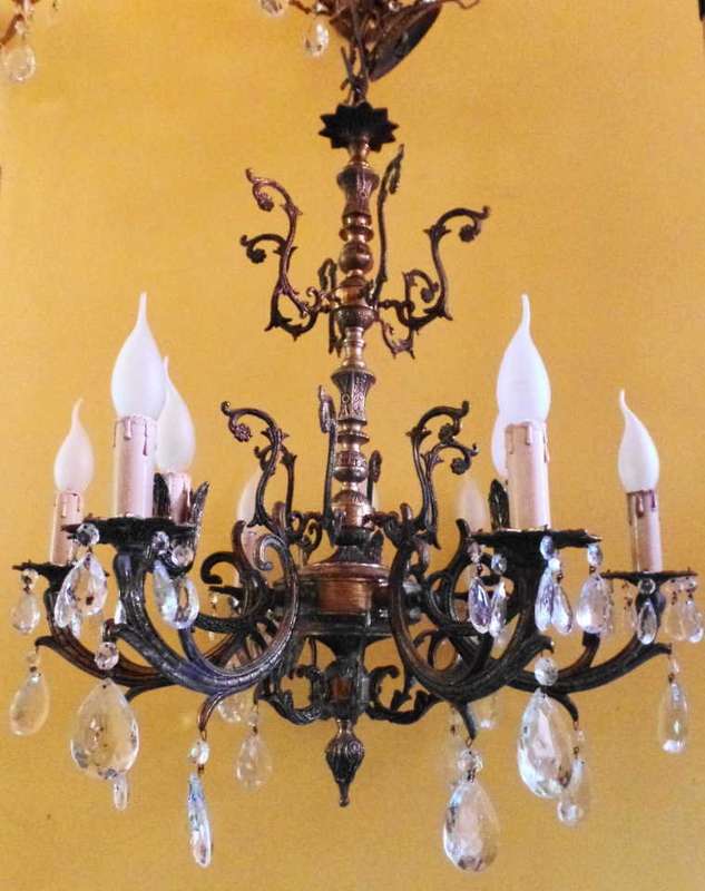 LARGE VINTAGE BRASS AND CRYSTAL CHANDELIER - 9 LIGHTS