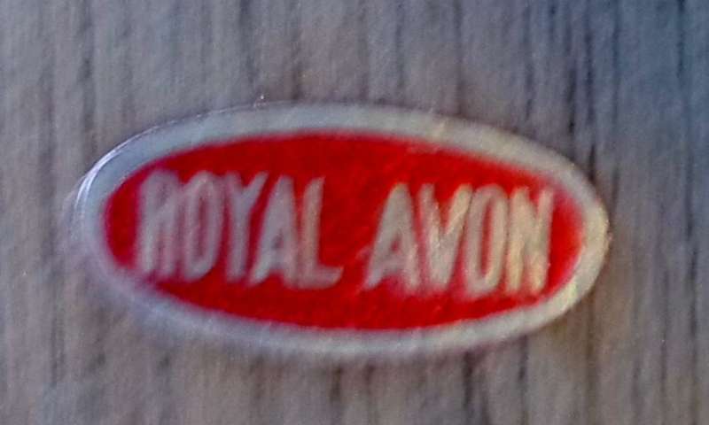 FRAMED ROYAL AVON WALL PLAQUE OF JAPANESE GEISHA