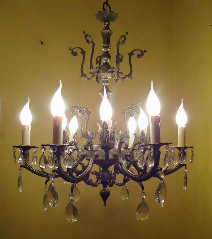 LARGE VINTAGE BRASS AND CRYSTAL CHANDELIER - 9 LIGHTS