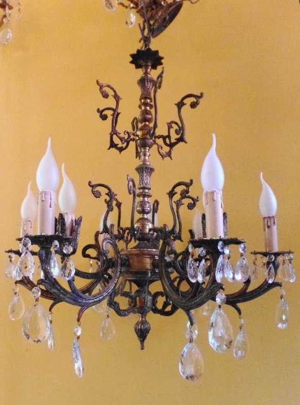 LARGE VINTAGE BRASS AND CRYSTAL CHANDELIER - 9 LIGHTS