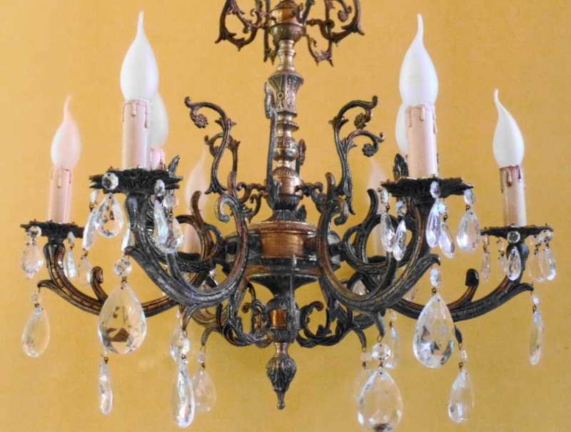 LARGE VINTAGE BRASS AND CRYSTAL CHANDELIER - 9 LIGHTS