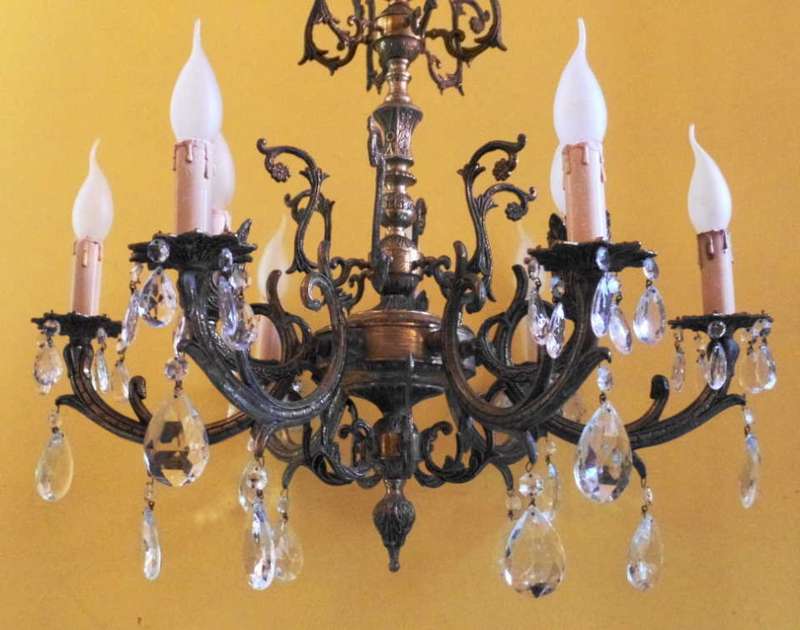 LARGE VINTAGE BRASS AND CRYSTAL CHANDELIER - 9 LIGHTS