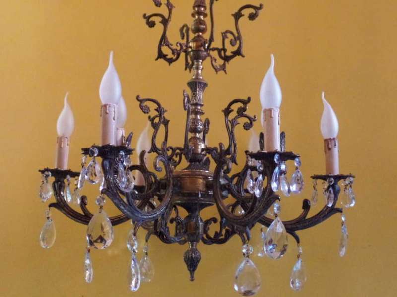 LARGE VINTAGE BRASS AND CRYSTAL CHANDELIER - 9 LIGHTS