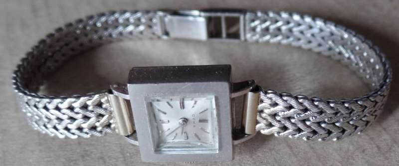 VINTAGE LADIES CYMA 18 CT. WHITE GOLD WATCH AND STRAP