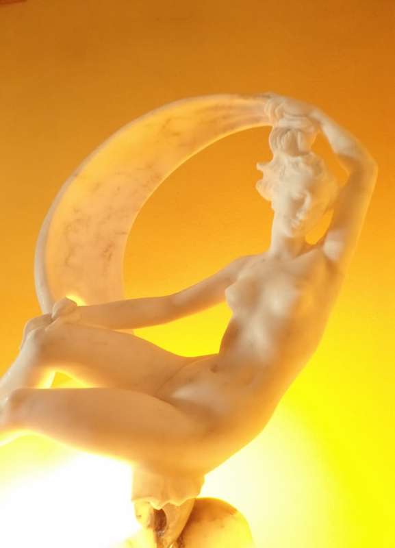 Italian Art Deco Alabaster figural lamp of Onolina with Carrara marble stand