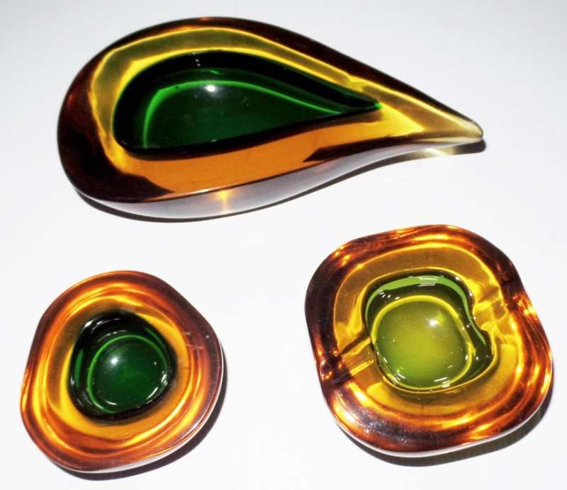 MURANO SOMMERSO GREEN AND AMBER CASED GLASS BOWLS AND ASHTRAY
