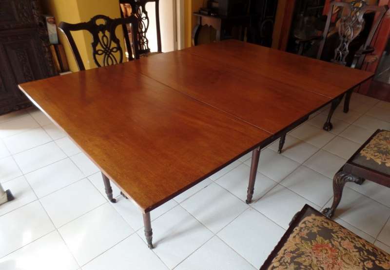 Antique Georgian mahogany gate leg drop leaf table