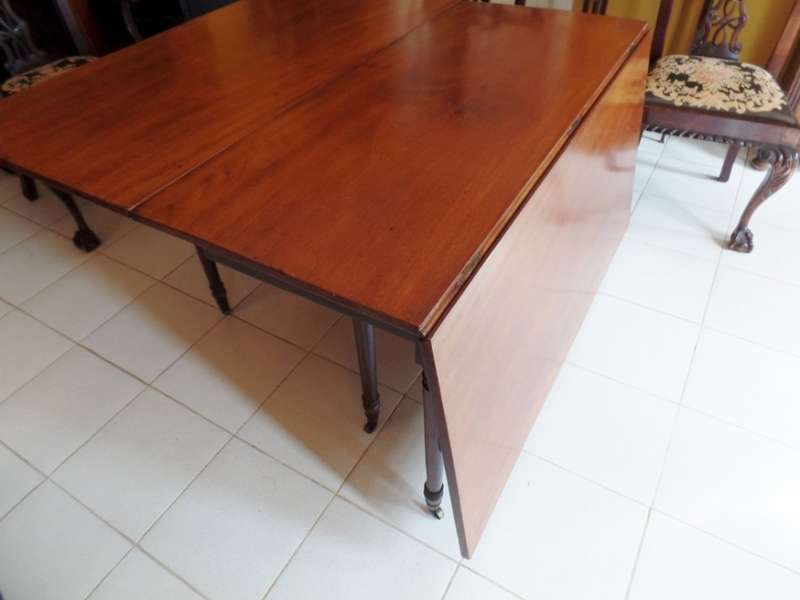 Antique Georgian mahogany gate leg drop leaf table