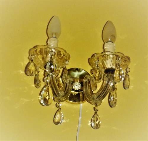 VINTAGE PAIR BRASS AND CRYSTAL WALL LIGHTS WIRED WITH LIGHT SWITCH AND PLUG