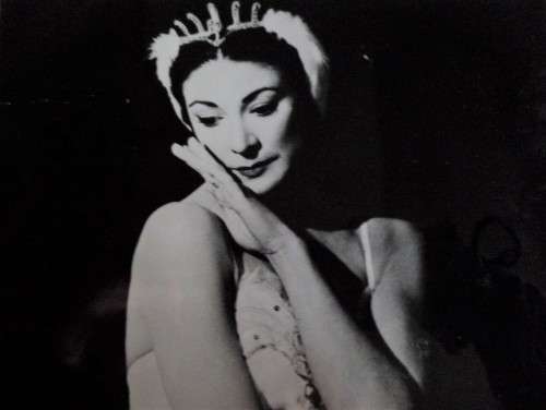 MARGOT FONTEYN AUTOGRAPHED PHOTOGRAPH