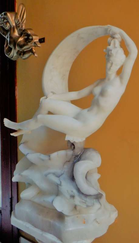 Italian Art Deco Alabaster figural lamp of Onolina with Carrara marble stand