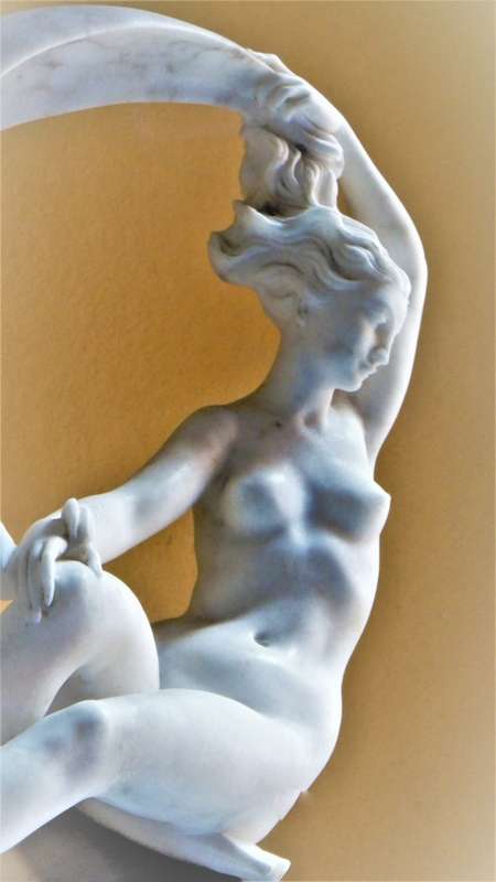 Italian Art Deco Alabaster figural lamp of Onolina with Carrara marble stand