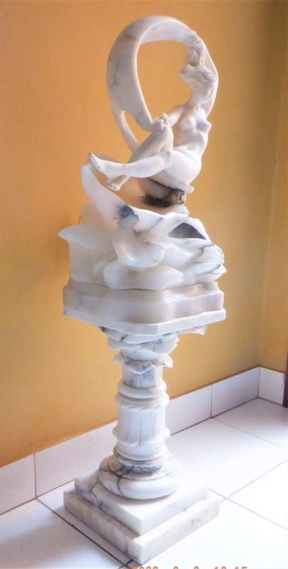 Italian Art Deco Alabaster figural lamp of Onolina with Carrara marble stand
