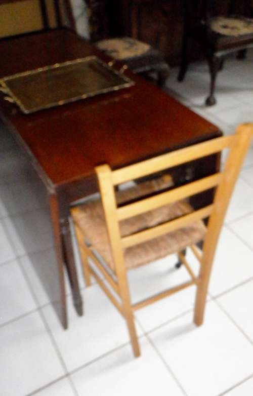 Antique Georgian mahogany gate leg drop leaf table