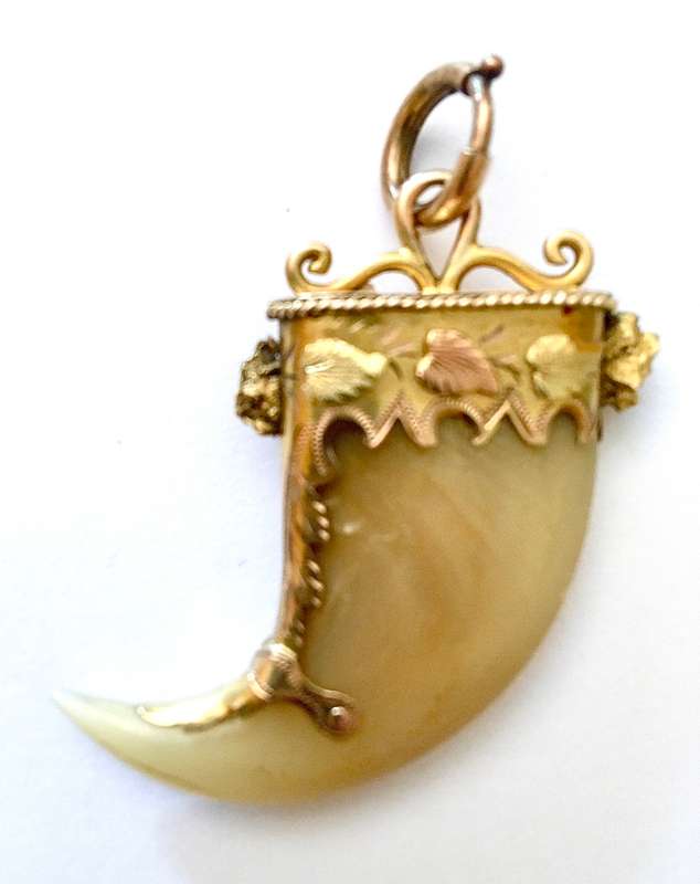 ANTIQUE TIGER CLAW PENDANT MOUNTED IN ETCHED YELLOW AND ROSE GOLD
